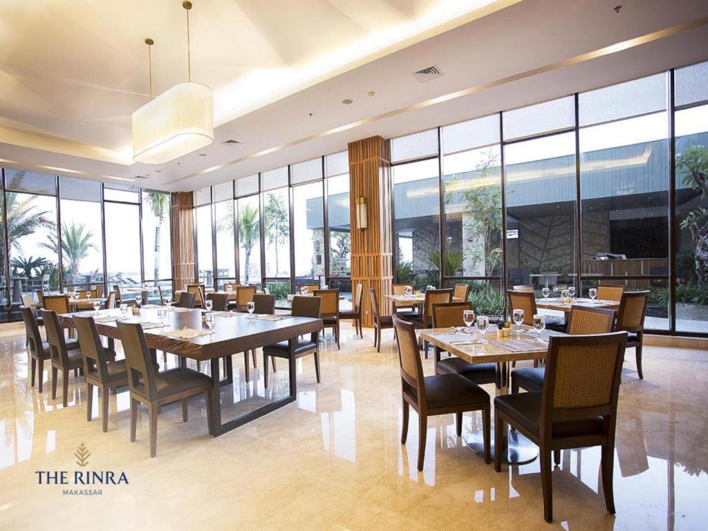 Hotel The Rinra à Makassar Extérieur photo