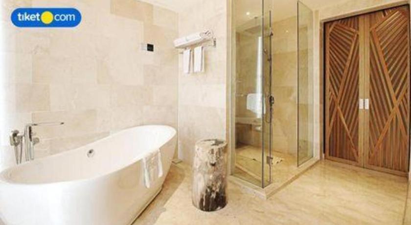 Hotel The Rinra à Makassar Extérieur photo