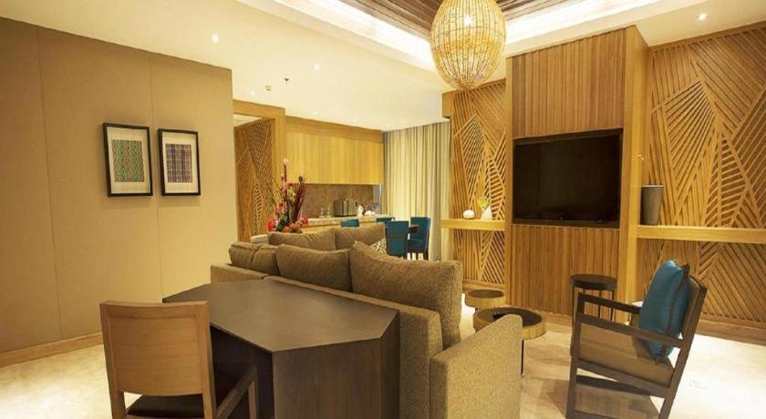 Hotel The Rinra à Makassar Extérieur photo