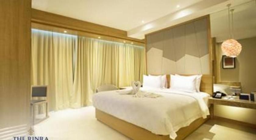 Hotel The Rinra à Makassar Extérieur photo