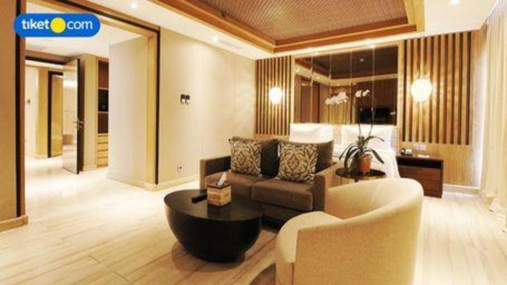 Hotel The Rinra à Makassar Extérieur photo