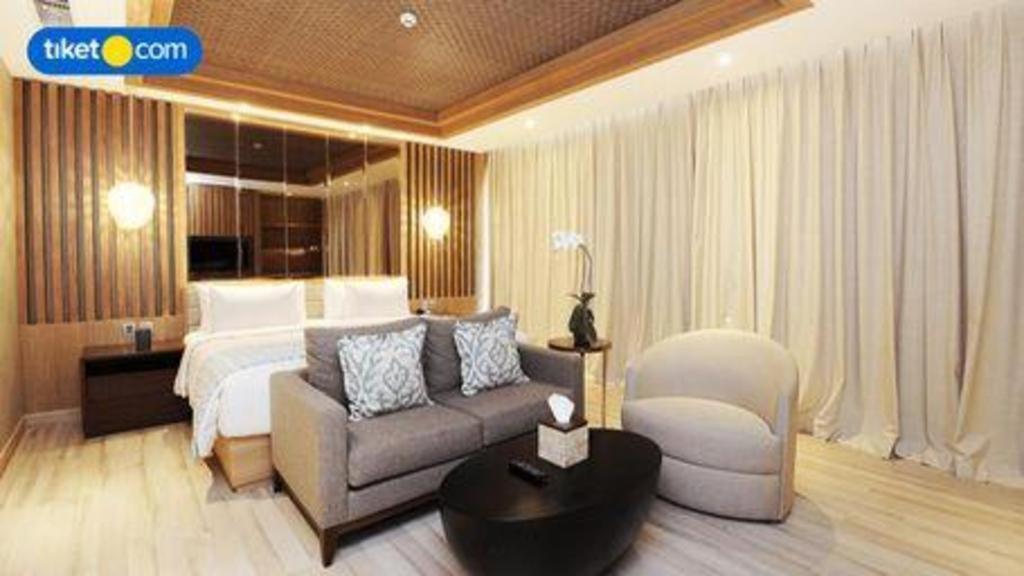 Hotel The Rinra à Makassar Extérieur photo
