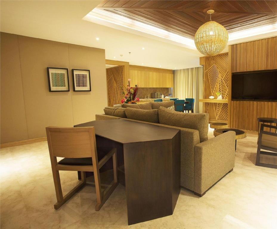 Hotel The Rinra à Makassar Extérieur photo