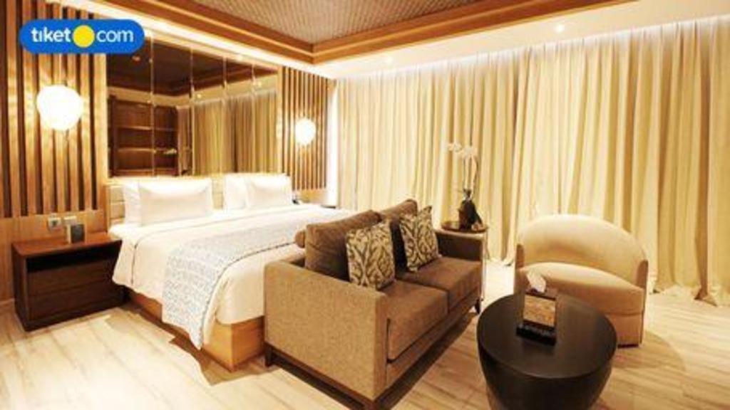 Hotel The Rinra à Makassar Extérieur photo