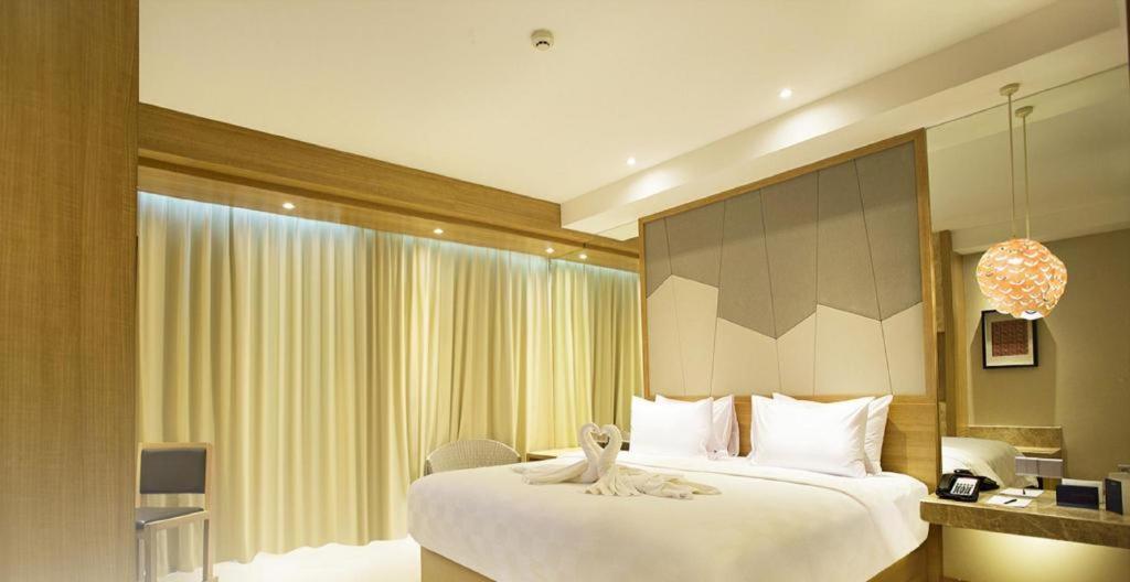 Hotel The Rinra à Makassar Extérieur photo