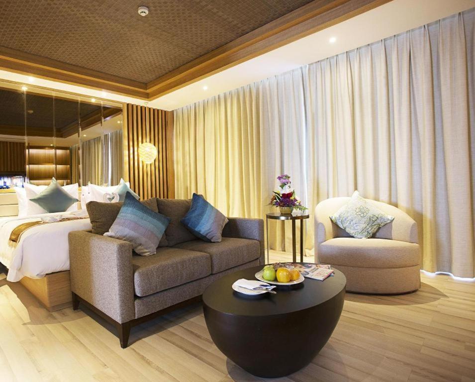 Hotel The Rinra à Makassar Extérieur photo