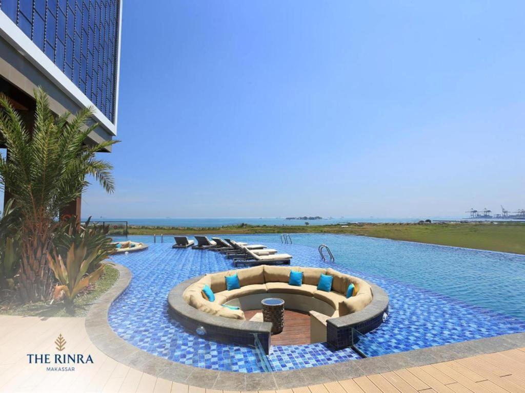 Hotel The Rinra à Makassar Extérieur photo
